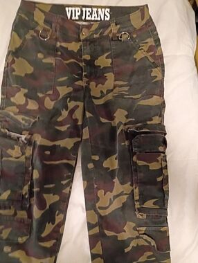 VIP Light Olive Camo Cargo Pants - VIP Label Detail